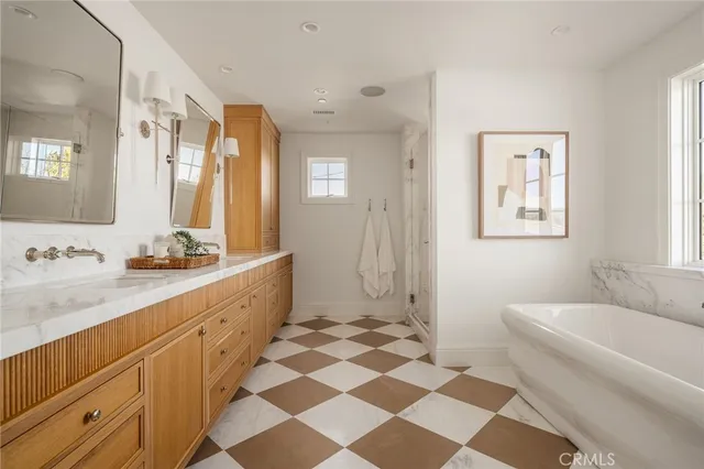 $12,995,000 | 702 St James Place, Newport Beach, CA 92663