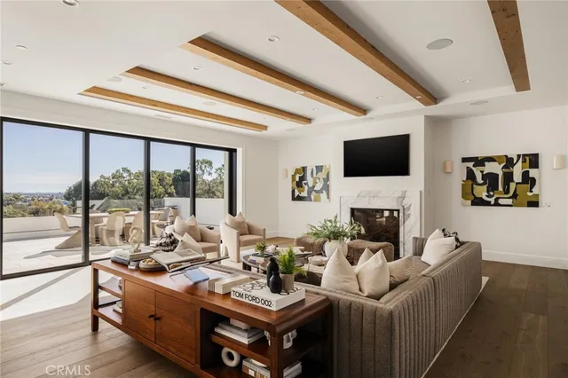 $12,995,000 | 702 St James Place, Newport Beach, CA 92663