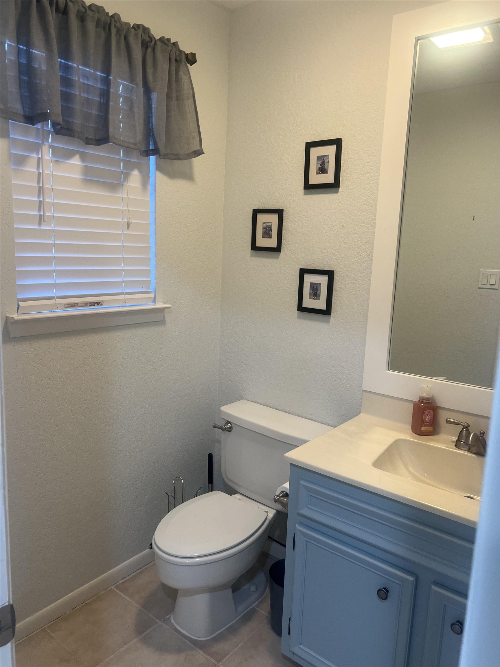 307 Crestview Horseshoe Bay, TX 78657 - Photo 4 of 24 a bathroom with a sink and a toilet