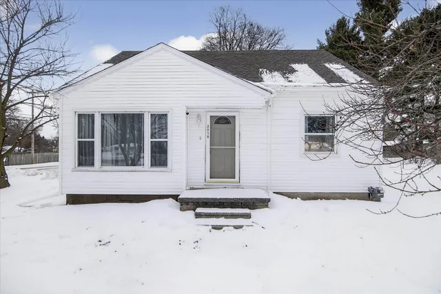 $169,900 | 2318 Westminster Boulevard, Jackson, MI 49202