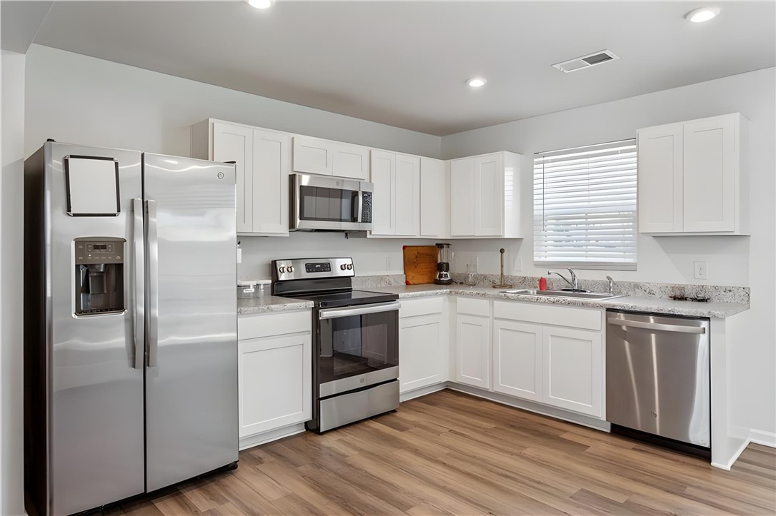 137 Nicklaus Drive Anderson, SC 29621 - Photo 7 of 37 A pristine kitchen features modern stainless steel appliances and abundant cabinetry, ready for culinary endeavors.