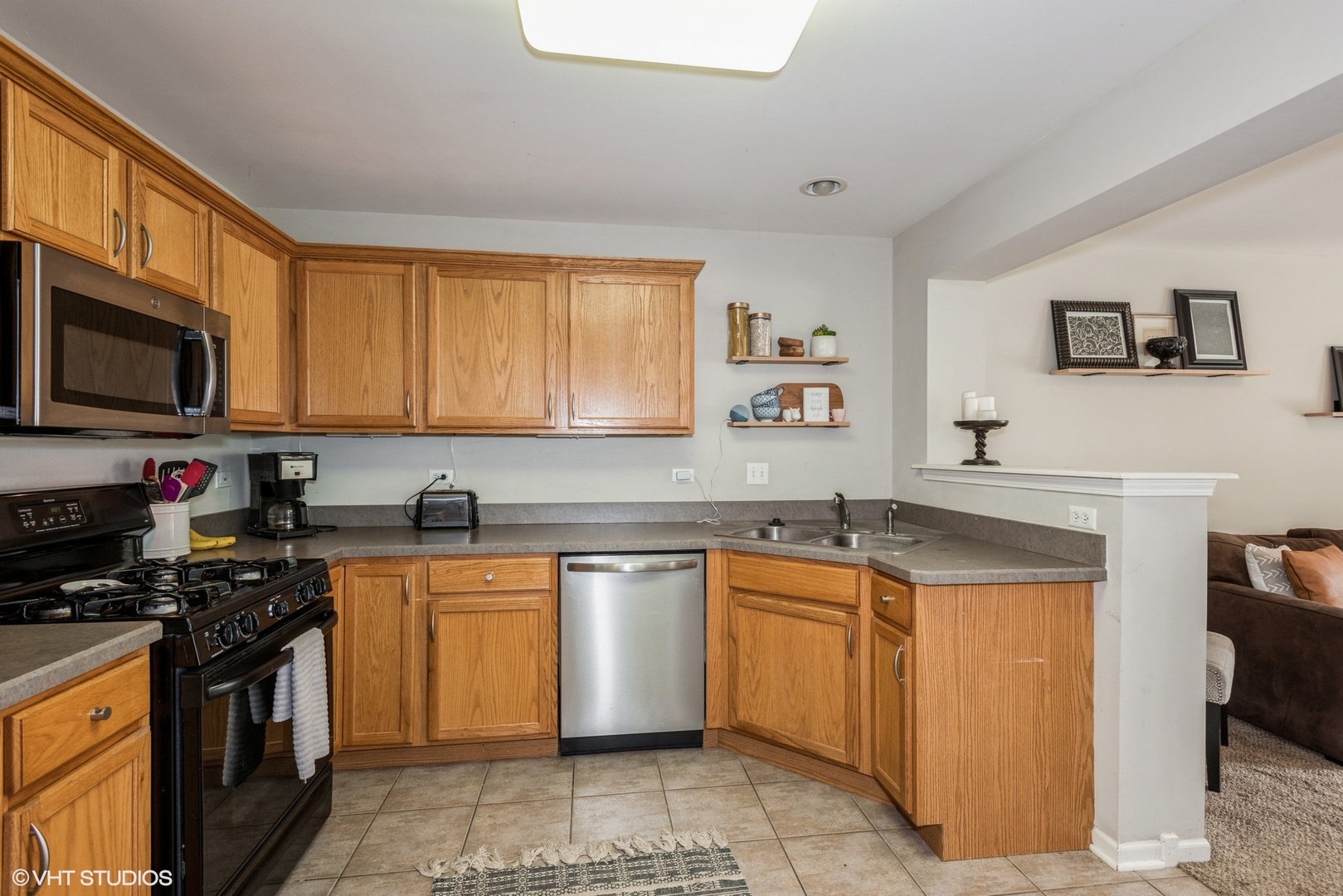 3207 Raphael Court St. Charles, IL 60175 - Photo 2 of 10