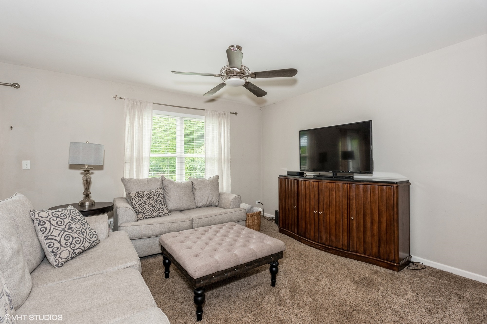 3207 Raphael Court St. Charles, IL 60175 - Photo 3 of 10