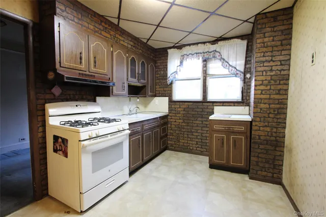 a view of a storage & utility room
