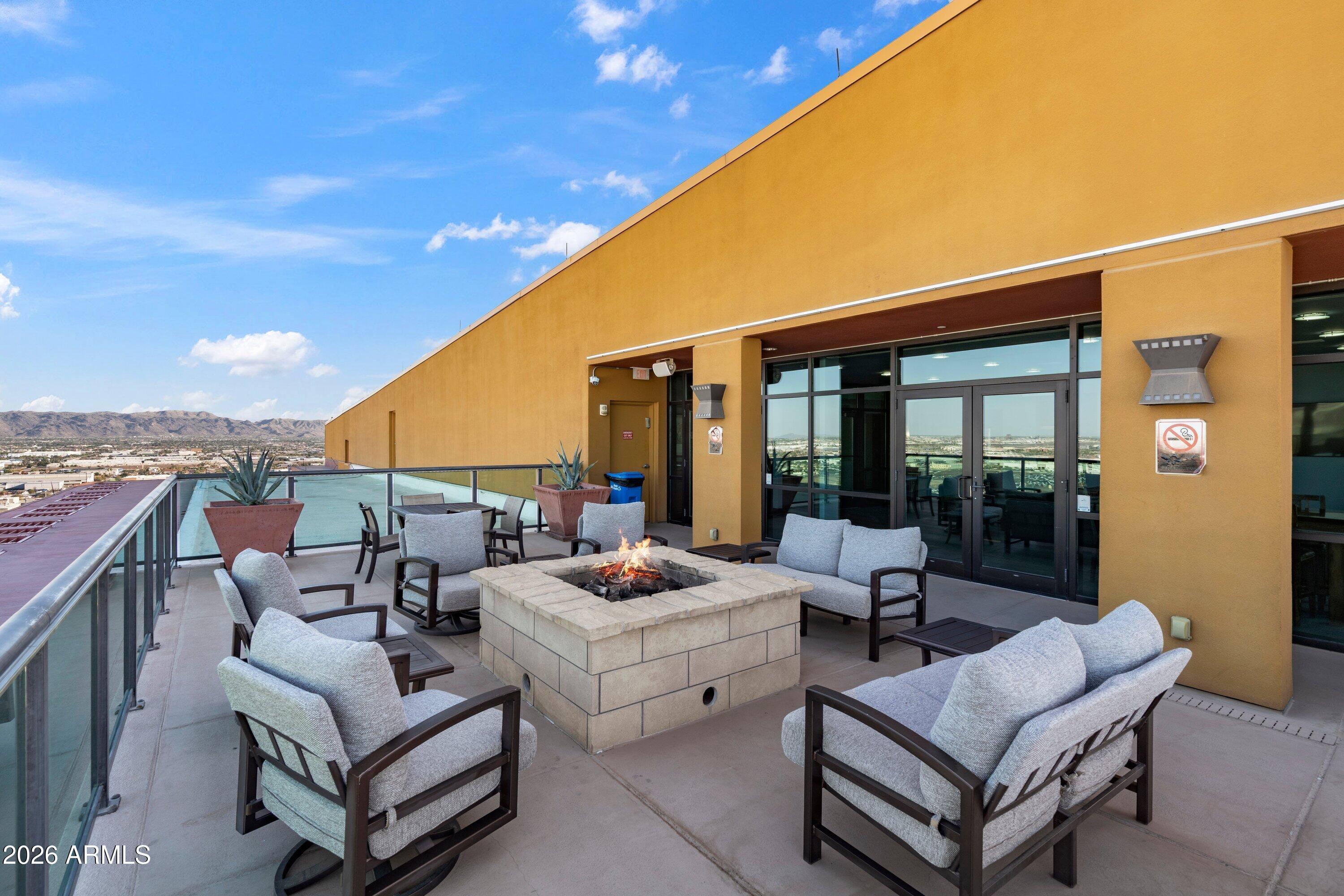 310 South 4th Street, Unit 601 Phoenix, AZ 85004 - Photo 23 of 29 a patio with patio a couch and chairs