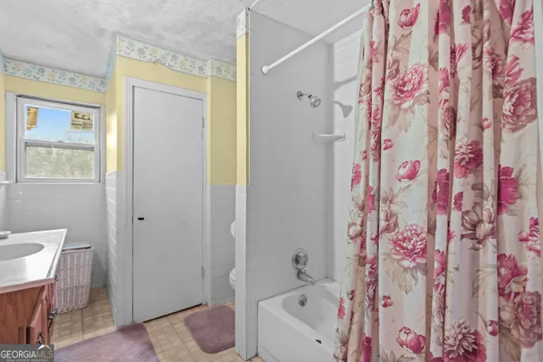 a bathroom with a bathtub and shower curtain