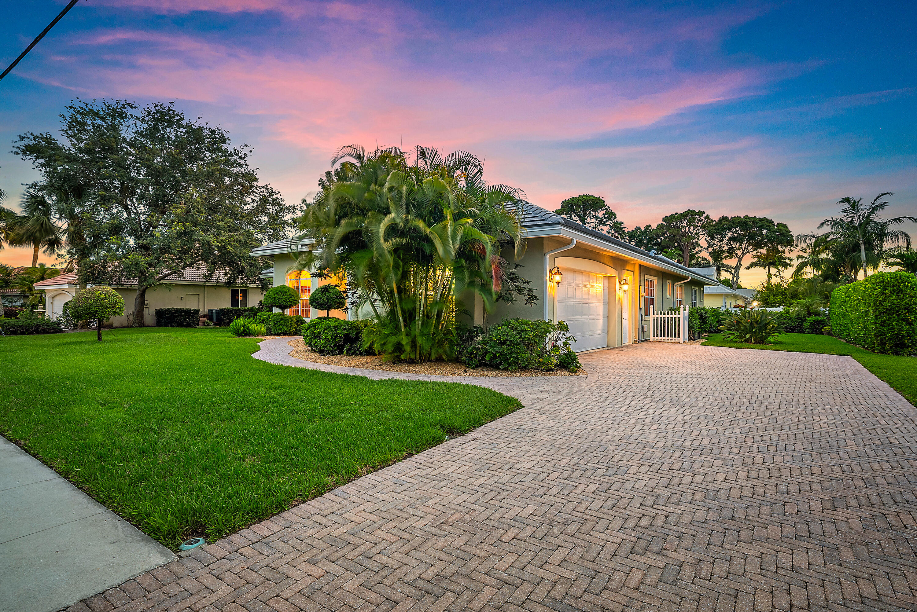 18974 Southeast Jupiter River Drive Jupiter, FL 33458 - Photo 5 of 40 18974 SE Jupiter River Dr-42
