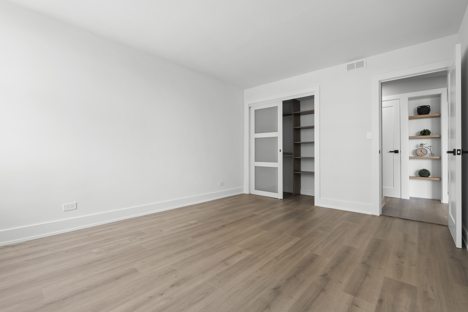 6301 North Sheridan Road, Unit 12C Chicago, IL 60660 - Photo 16 of 32