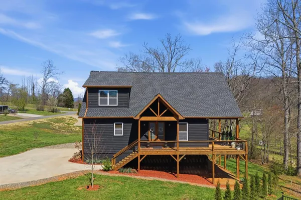 $649,900 | 784 Sneaking Creek Drive, Hayesville, NC 28904
