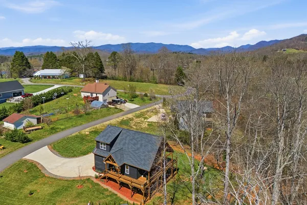 $649,900 | 784 Sneaking Creek Drive, Hayesville, NC 28904