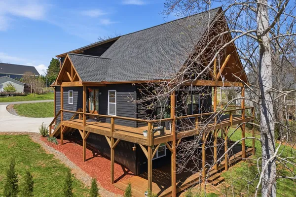$649,900 | 784 Sneaking Creek Drive, Hayesville, NC 28904