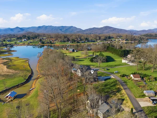 $649,900 | 784 Sneaking Creek Drive, Hayesville, NC 28904