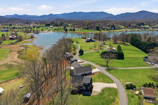$649,900 | 784 Sneaking Creek Drive, Hayesville, NC 28904