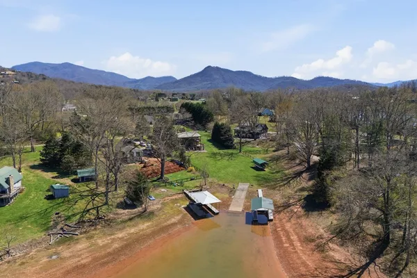 $649,900 | 784 Sneaking Creek Drive, Hayesville, NC 28904