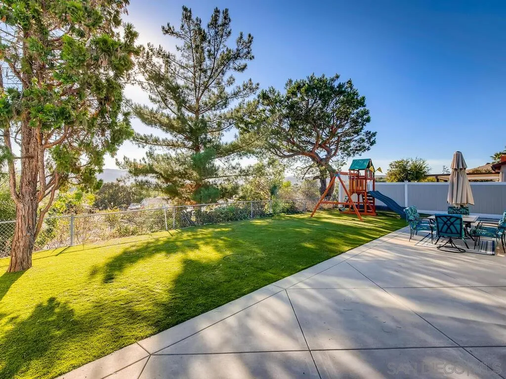 9559 Tuthill Way Santee, CA 92071 - Photo 10 of 27