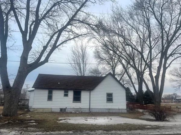 $41,400 | 200 5th Street, Walnut Grove, MN 56180