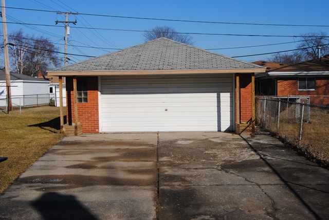 18565 Michael Eastpointe, MI 48021 - Photo 2 of 19 31105032-1.JPG