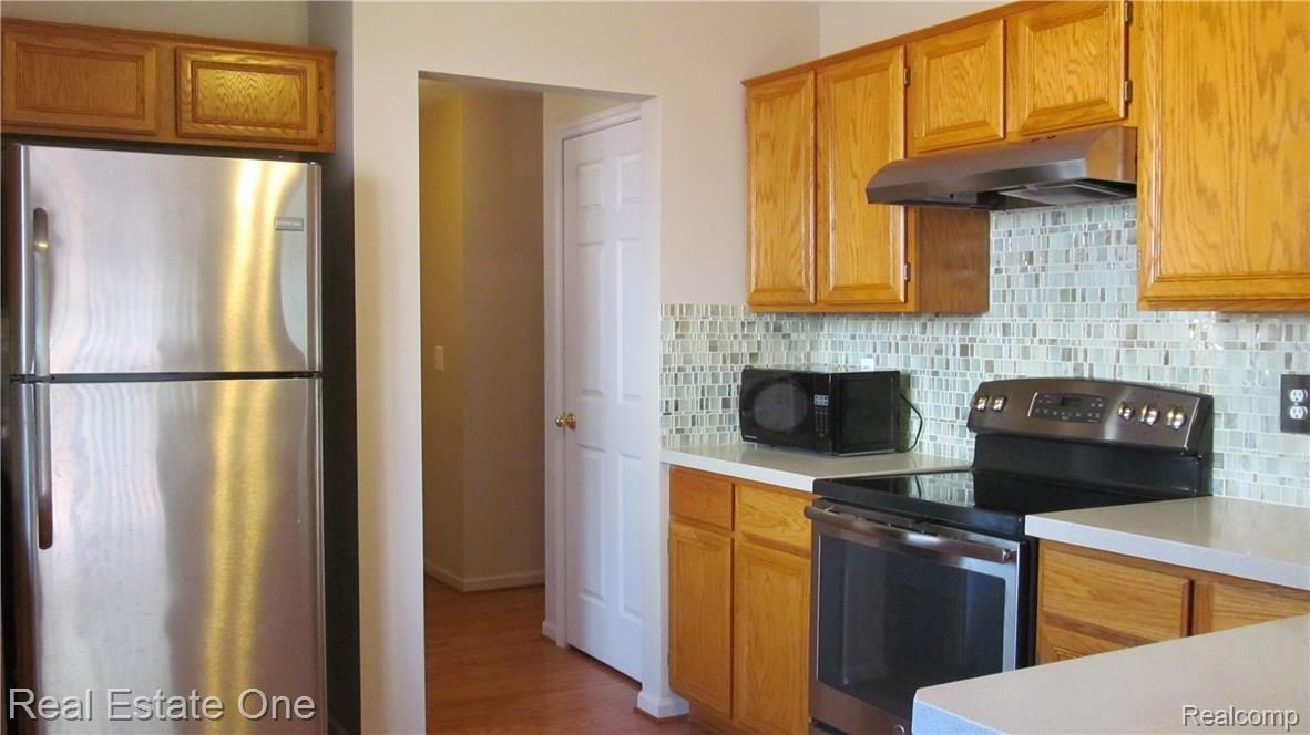 1048 Churchill Circle, Unit 25 Rochester, MI 48307 - Photo 4 of 21 063.JPG