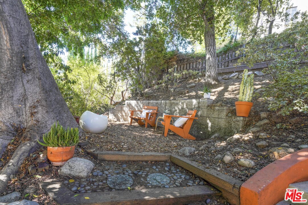 501 Sinclair Avenue Glendale, CA 91206 - Photo 14 of 20 a table and chairs in a garden
