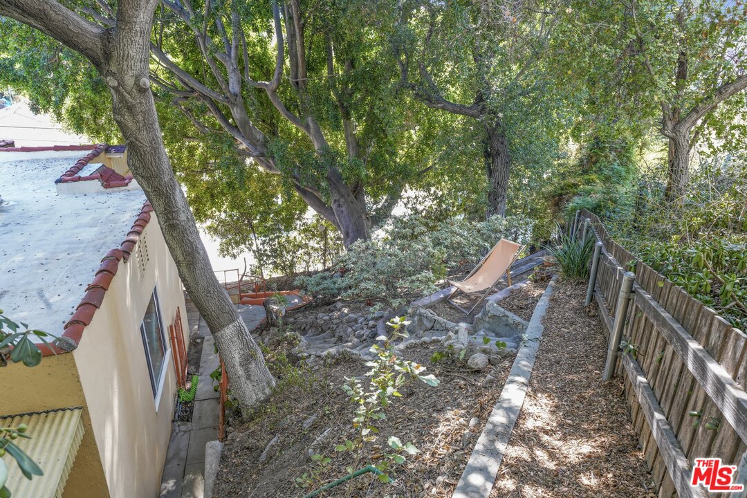 501 Sinclair Avenue Glendale, CA 91206 - Photo 17 of 20 a view of an outdoor space in a yard