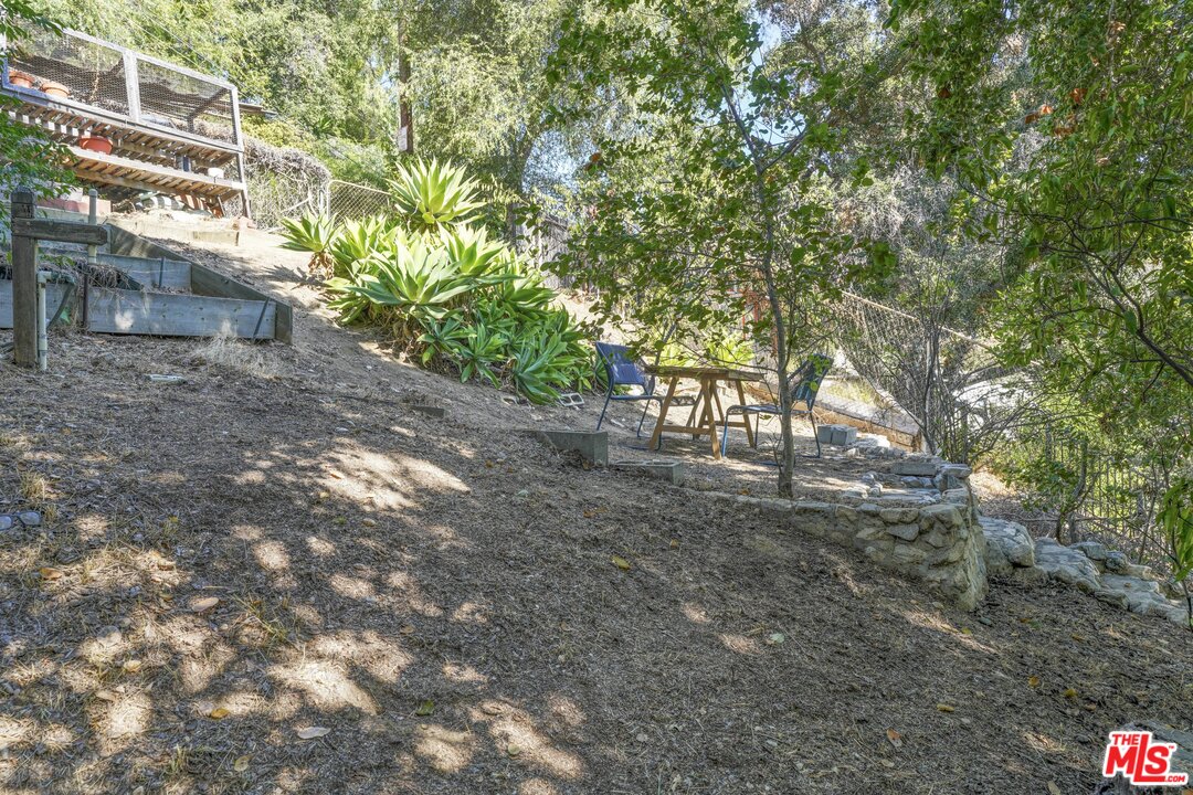 501 Sinclair Avenue Glendale, CA 91206 - Photo 18 of 20 a view of a yard with plants and trees