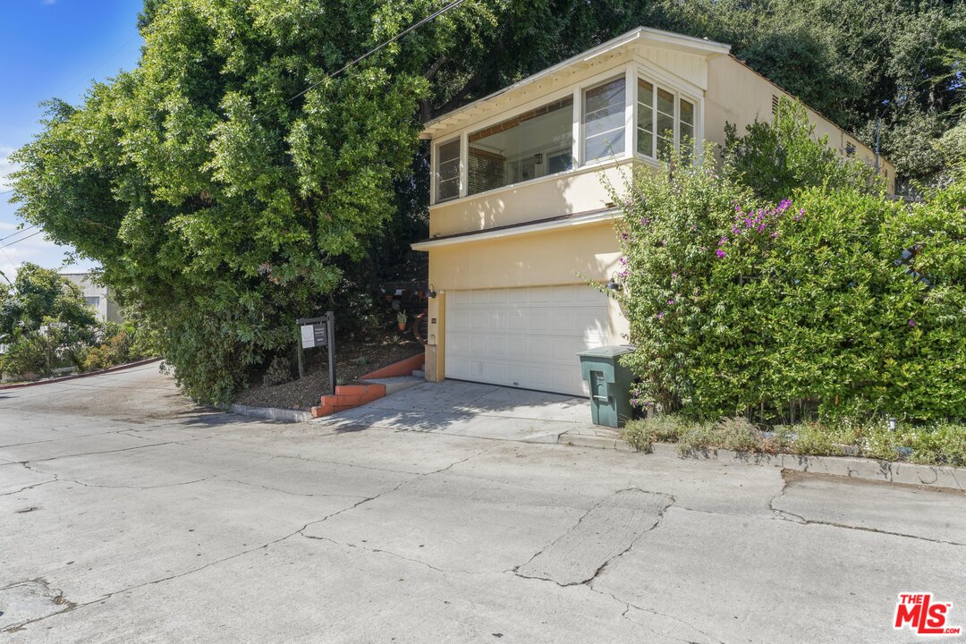 501 Sinclair Avenue Glendale, CA 91206 - Photo 20 of 20 a front view of a house with a yard