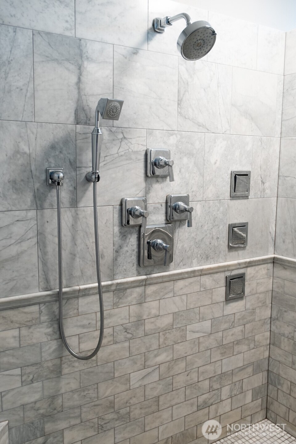746 Van Dyk Road Lynden, WA 98264 - Photo 20 of 40 a bathroom with a shower