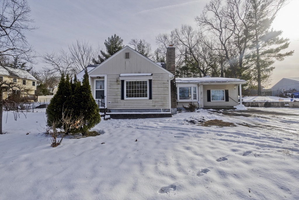 647 Plumtree Road Springfield, MA 01118 - Photo 3 of 23 front view of a house with a yard