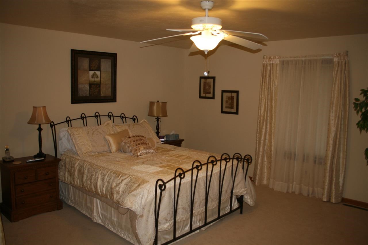 947 South Prairiewood Drive Rochester, IN 46975 - Photo 14 of 20 Gallery Image 14
