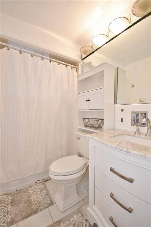 413 Grove Road Verona, PA 15147 - Photo 23 of 25 Main Bathroom