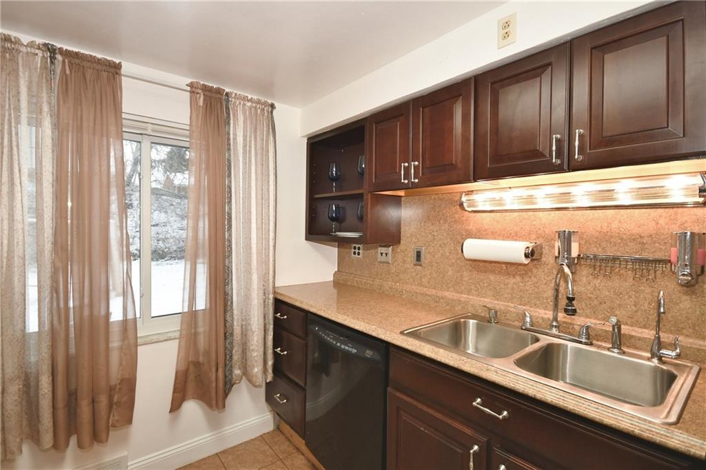 413 Grove Road Verona, PA 15147 - Photo 7 of 25 Gallery Image 7