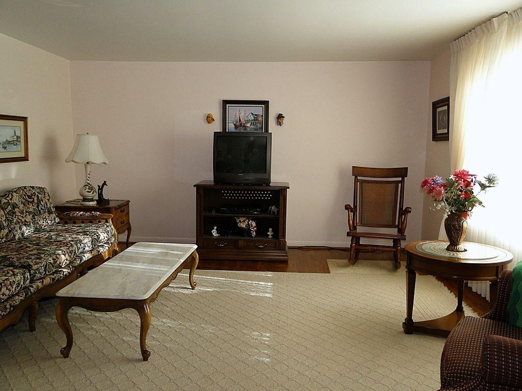 1403 Ridge Avenue Coraopolis, PA 15108 - Photo 3 of 25 Living Room