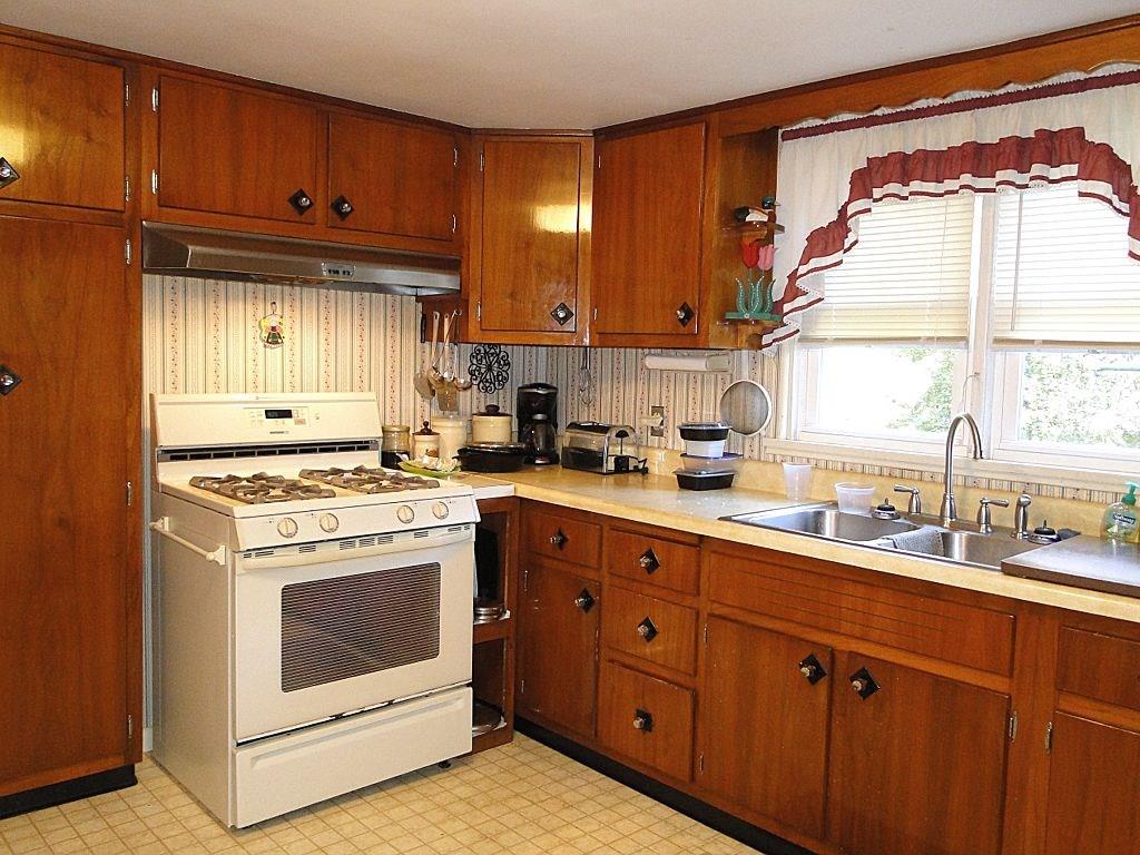 1403 Ridge Avenue Coraopolis, PA 15108 - Photo 8 of 25 Eat-in Kitchen