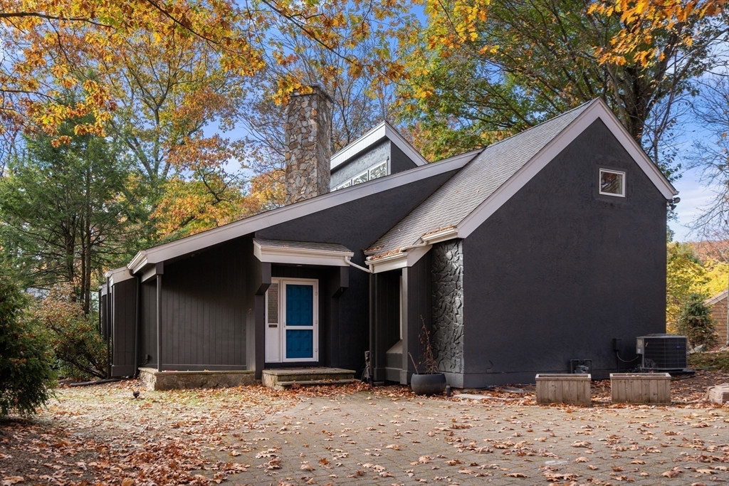 811 Hammond Street Chestnut Hill, MA 02467 - Photo 28 of 30 a front view of house with yard