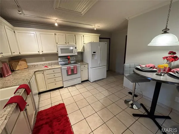 $2,000 | 1 Innsbruck Lane, Unit 1, Shiloh, IL 62221
