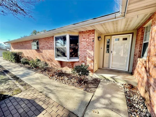 $2,000 | 1 Innsbruck Lane, Unit 1, Shiloh, IL 62221
