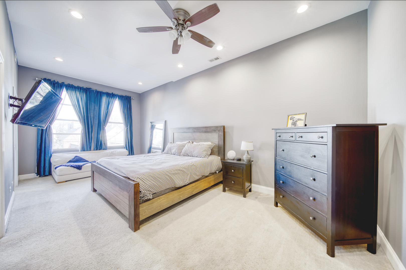 1663 North Richmond Street Chicago, IL 60647 - Photo 11 of 29 a spacious bedroom with a bed and window