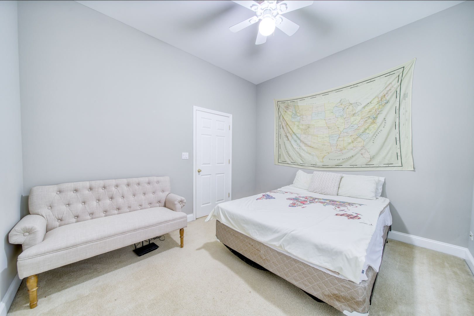 1663 North Richmond Street Chicago, IL 60647 - Photo 18 of 29 a bedroom with a bed and a couch