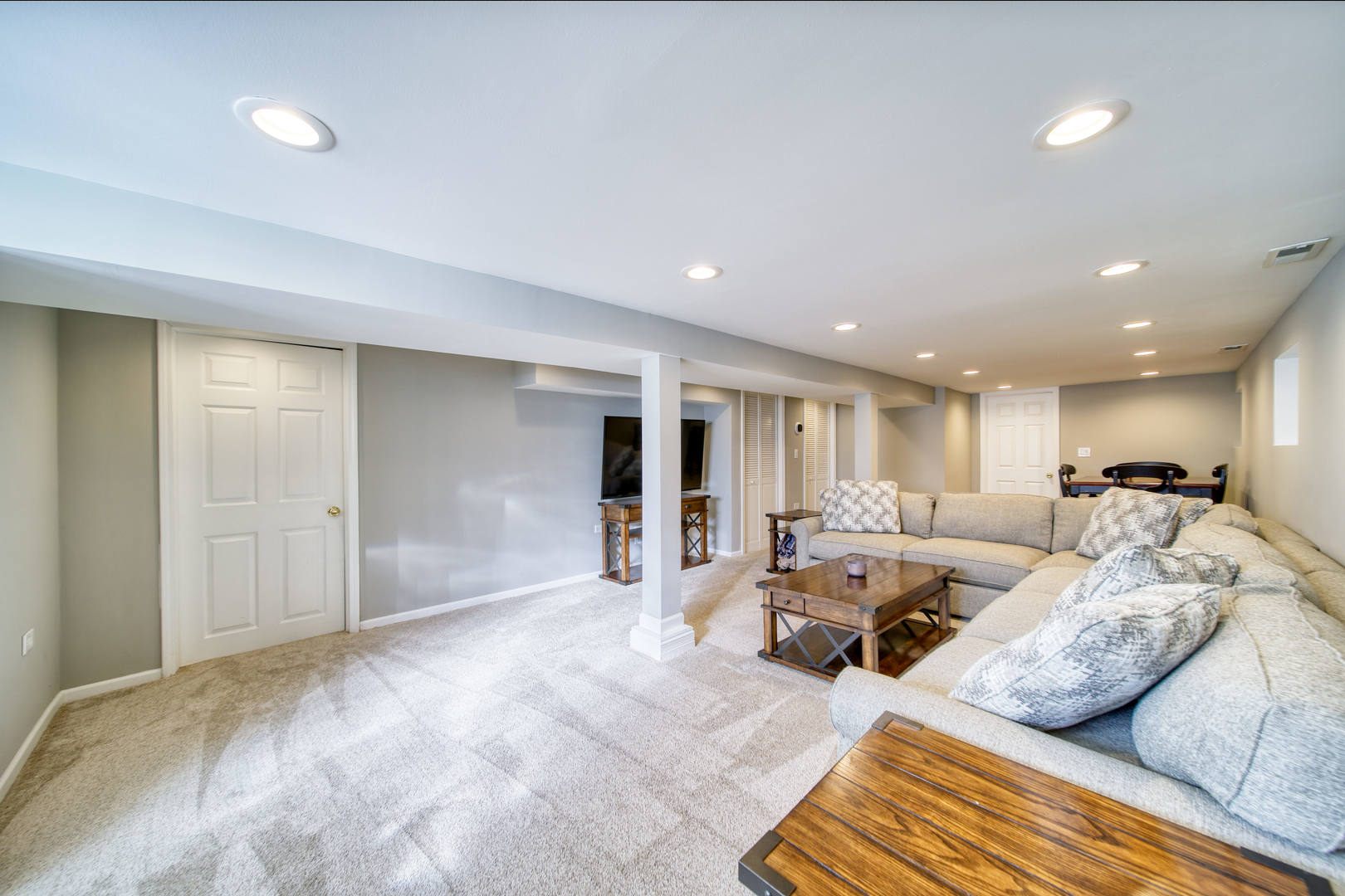1663 North Richmond Street Chicago, IL 60647 - Photo 25 of 29 a living room with furniture window and a table
