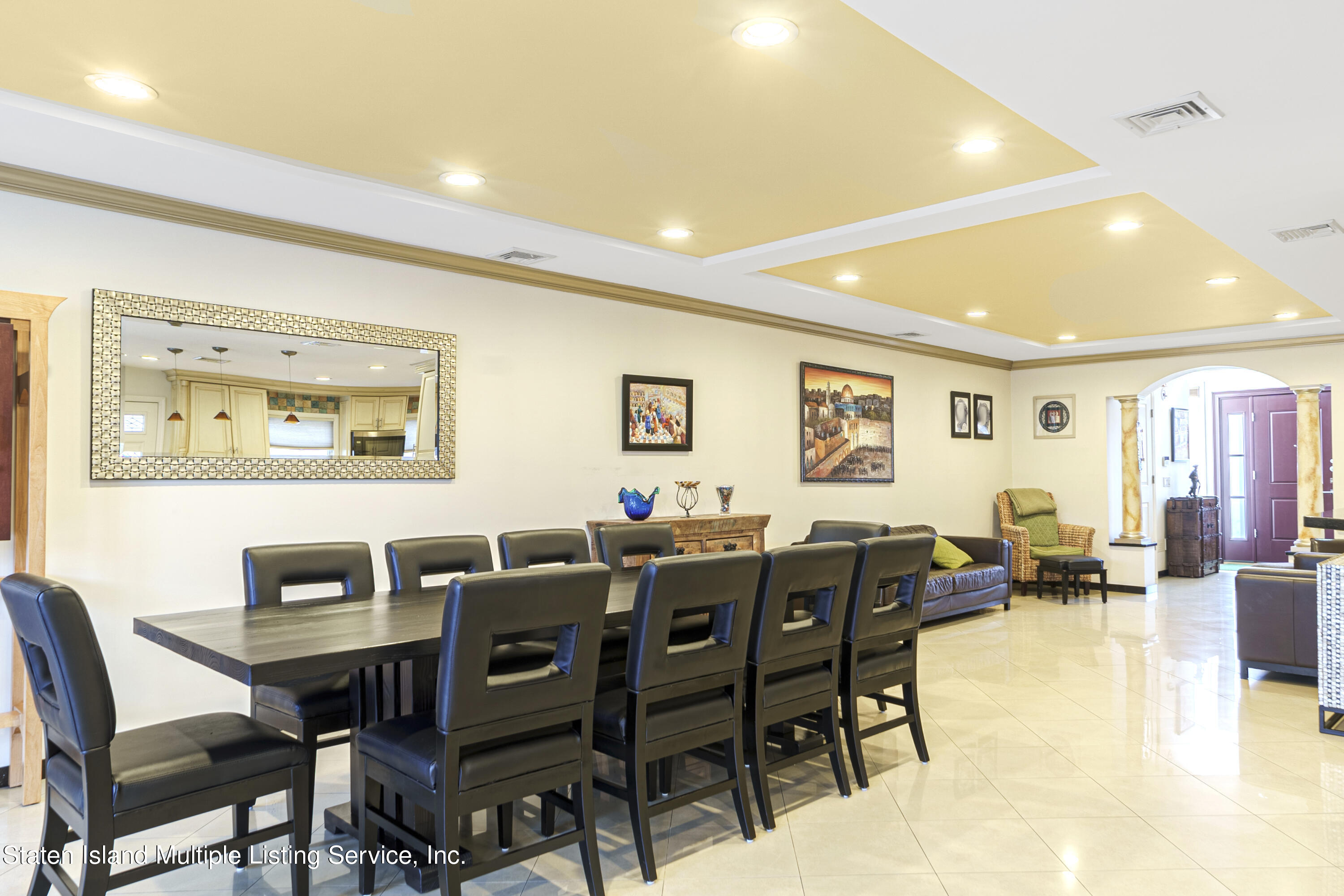 19 Bascom Place Staten Island, NY 10314 - Photo 18 of 54 a view of a dining room with furniture
