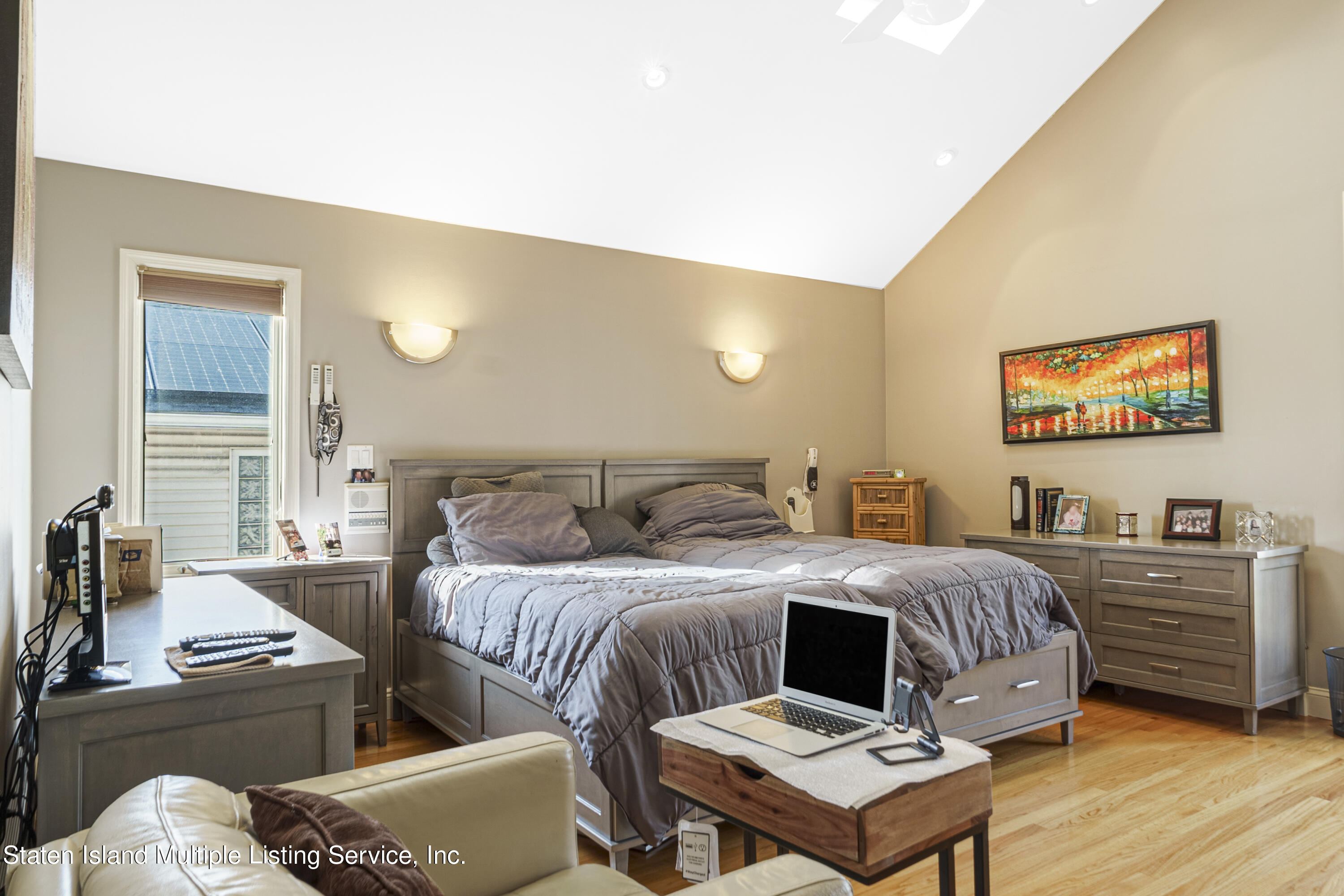 19 Bascom Place Staten Island, NY 10314 - Photo 19 of 54 a bedroom with two beds and a couch