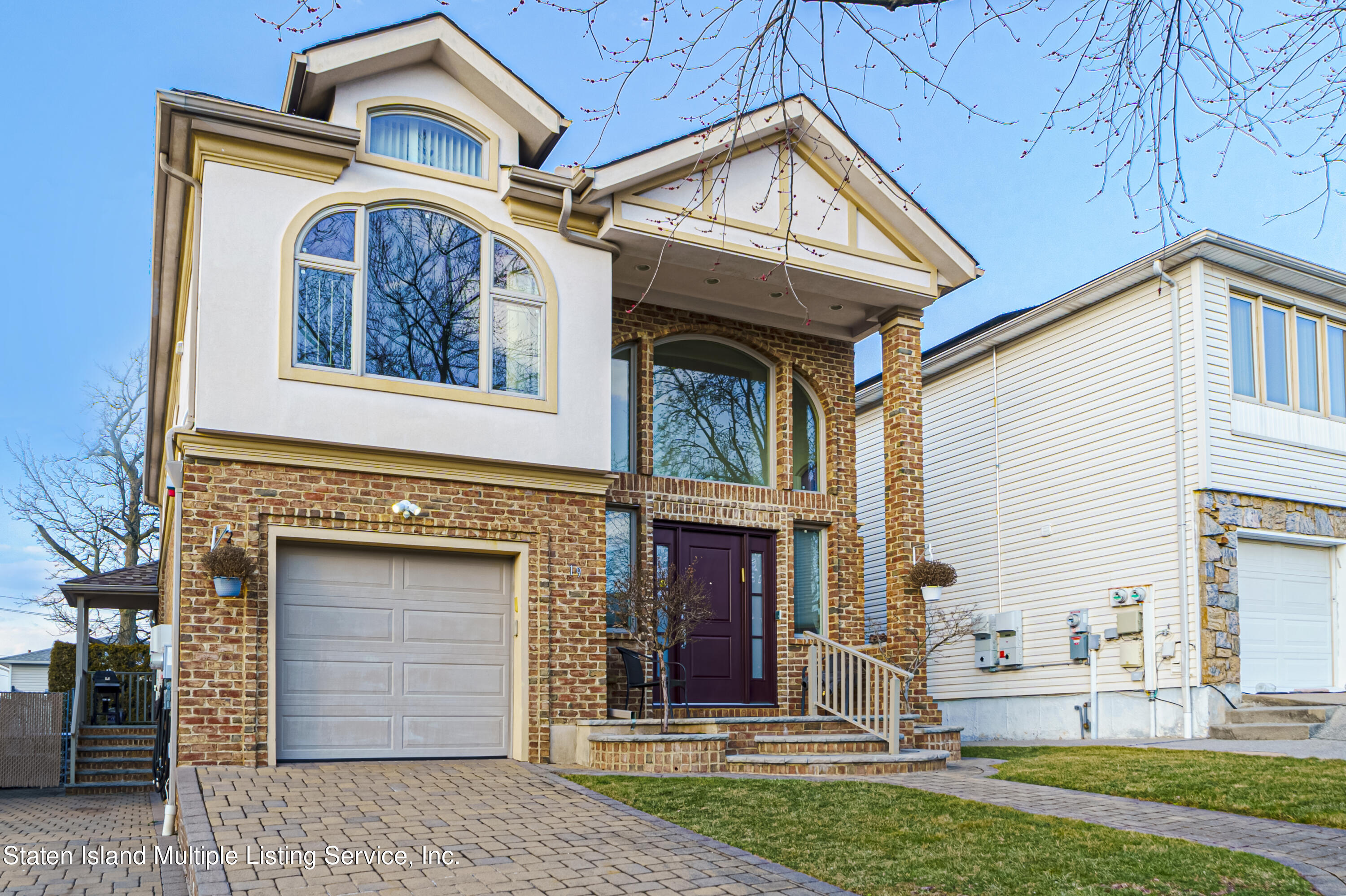 19 Bascom Place Staten Island, NY 10314 - Photo 3 of 54 a front view of a house with a yard
