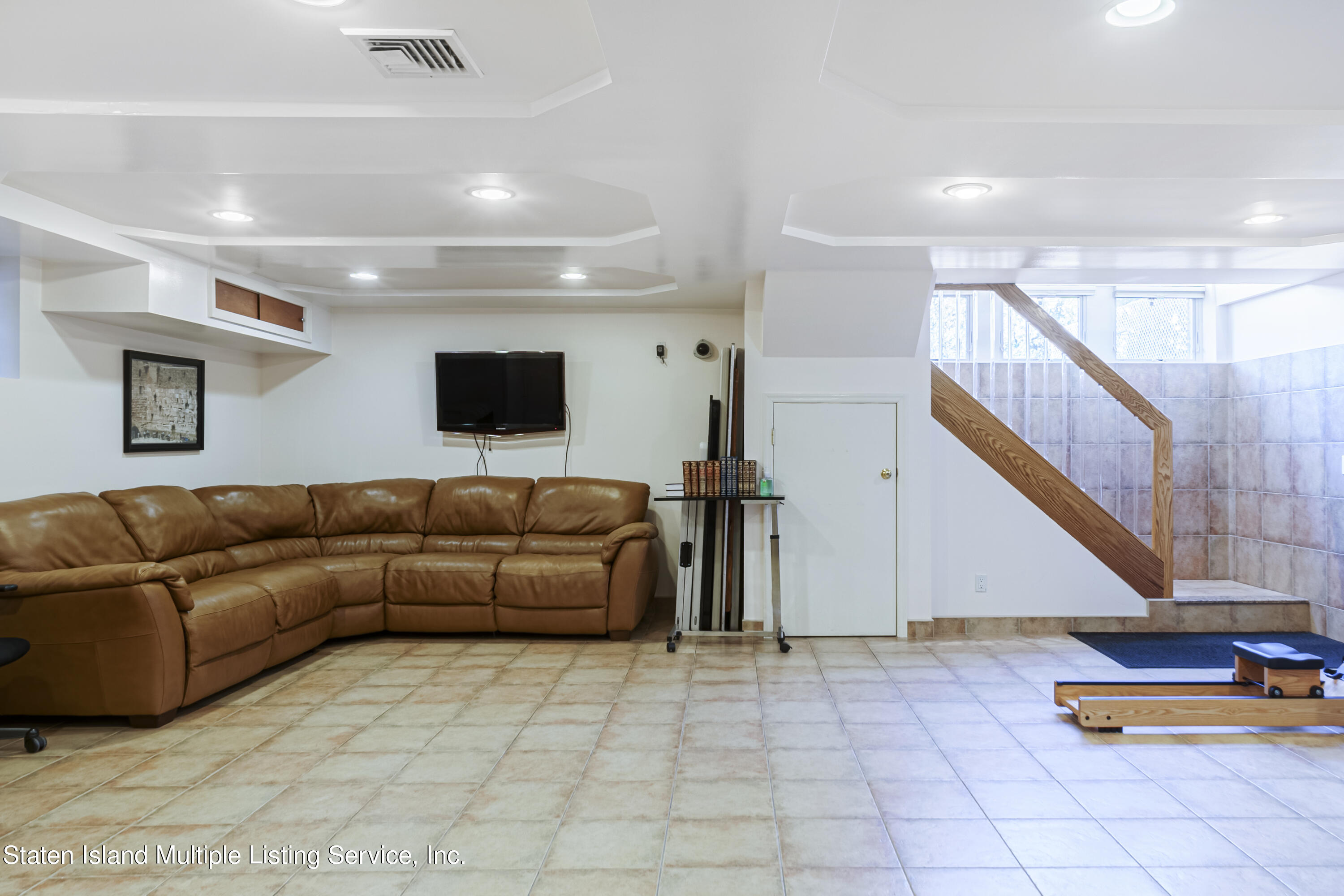 19 Bascom Place Staten Island, NY 10314 - Photo 39 of 54 a living room with furniture and a flat screen tv