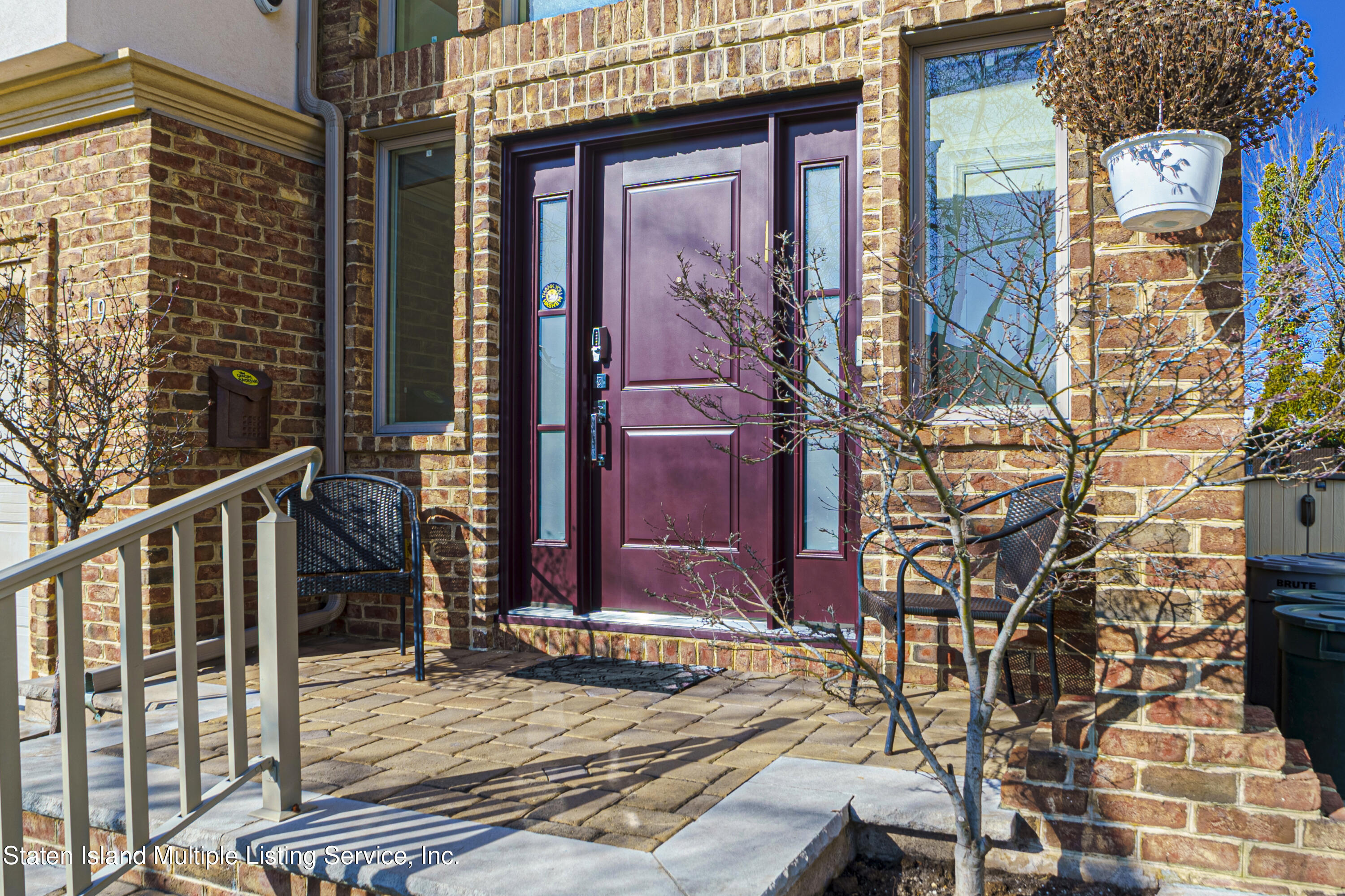 19 Bascom Place Staten Island, NY 10314 - Photo 4 of 54 260790