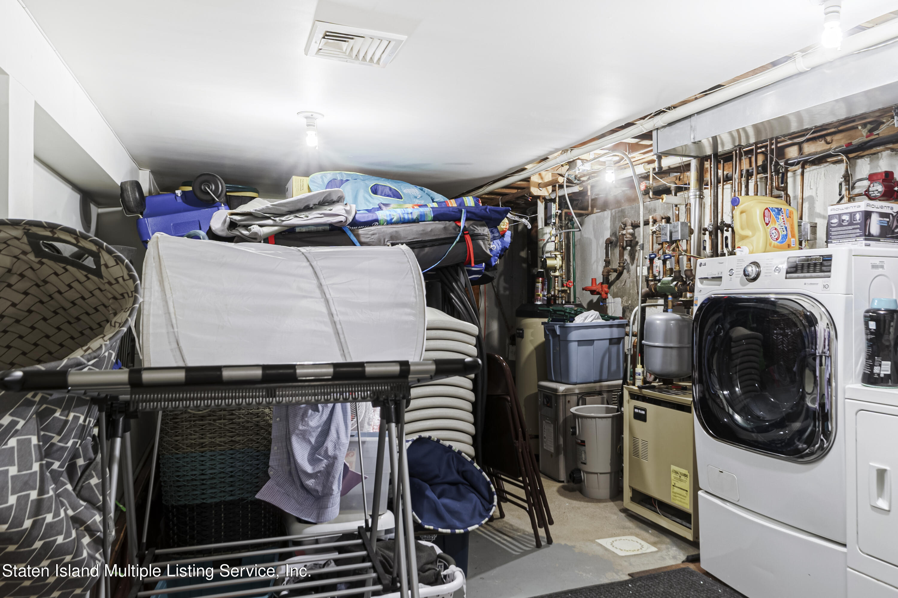 19 Bascom Place Staten Island, NY 10314 - Photo 45 of 54 a view of walk in closet
