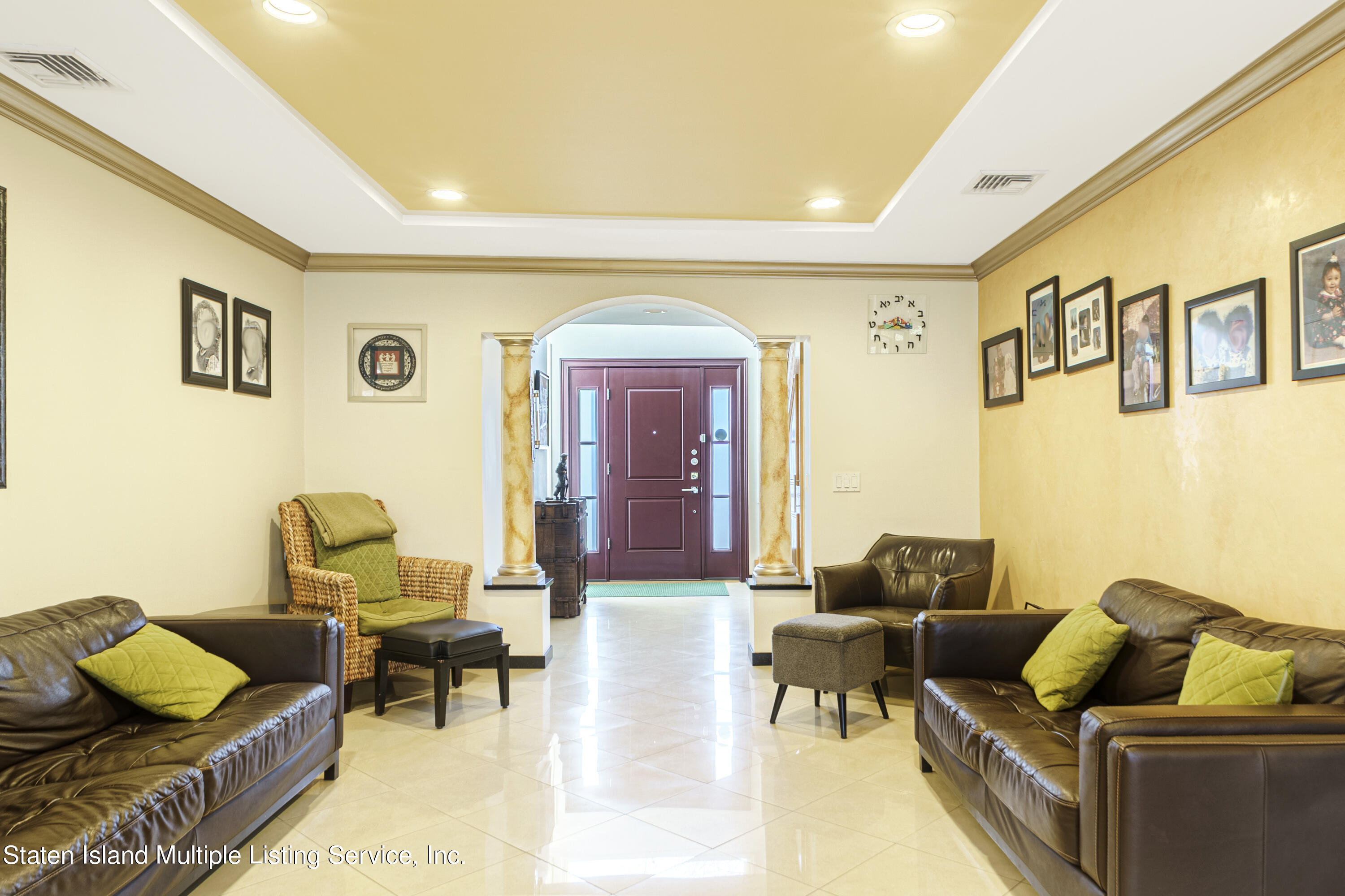 19 Bascom Place Staten Island, NY 10314 - Photo 5 of 54 a living room with furniture and a window
