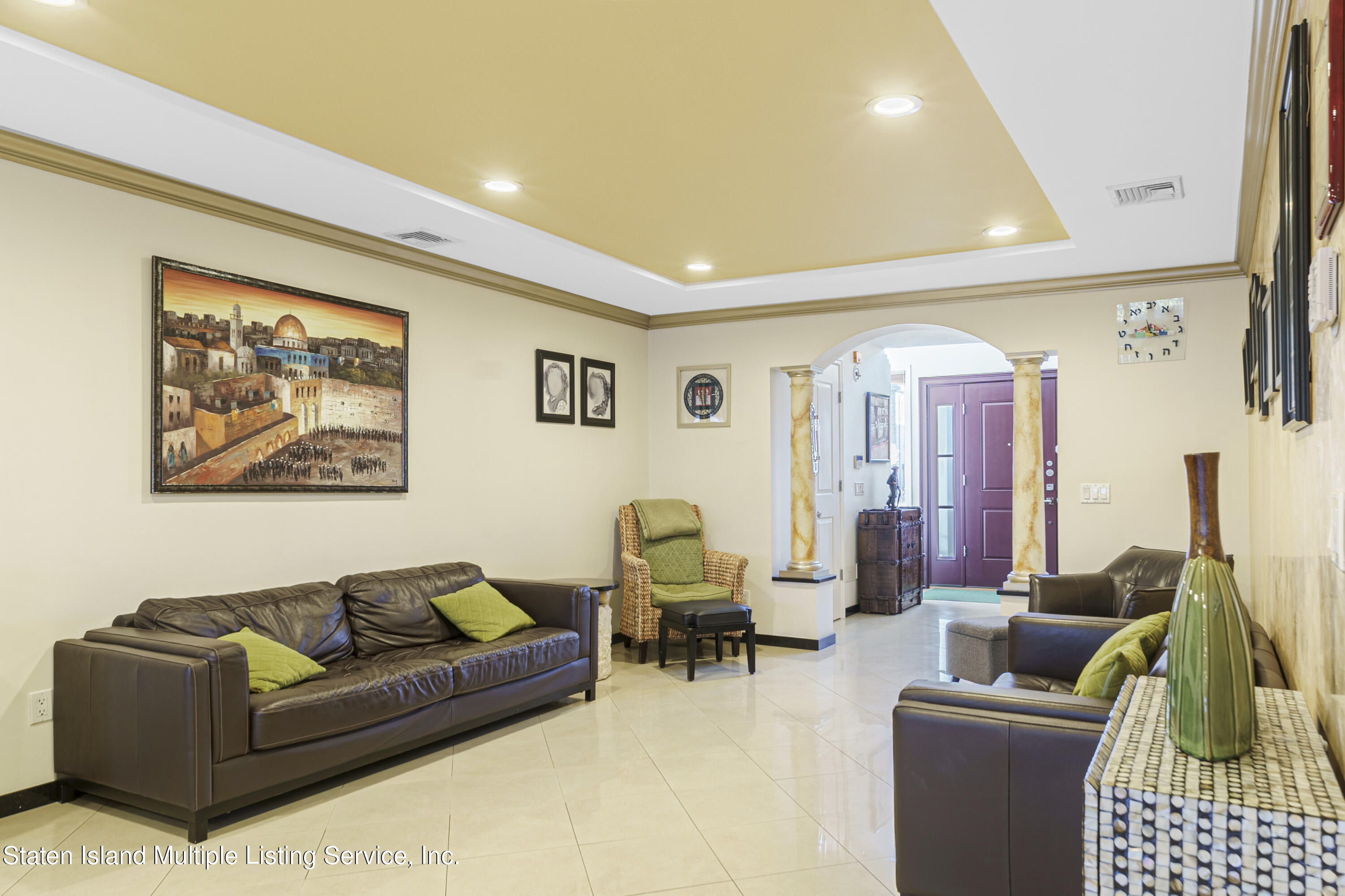 19 Bascom Place Staten Island, NY 10314 - Photo 6 of 54 a living room with furniture and a couch