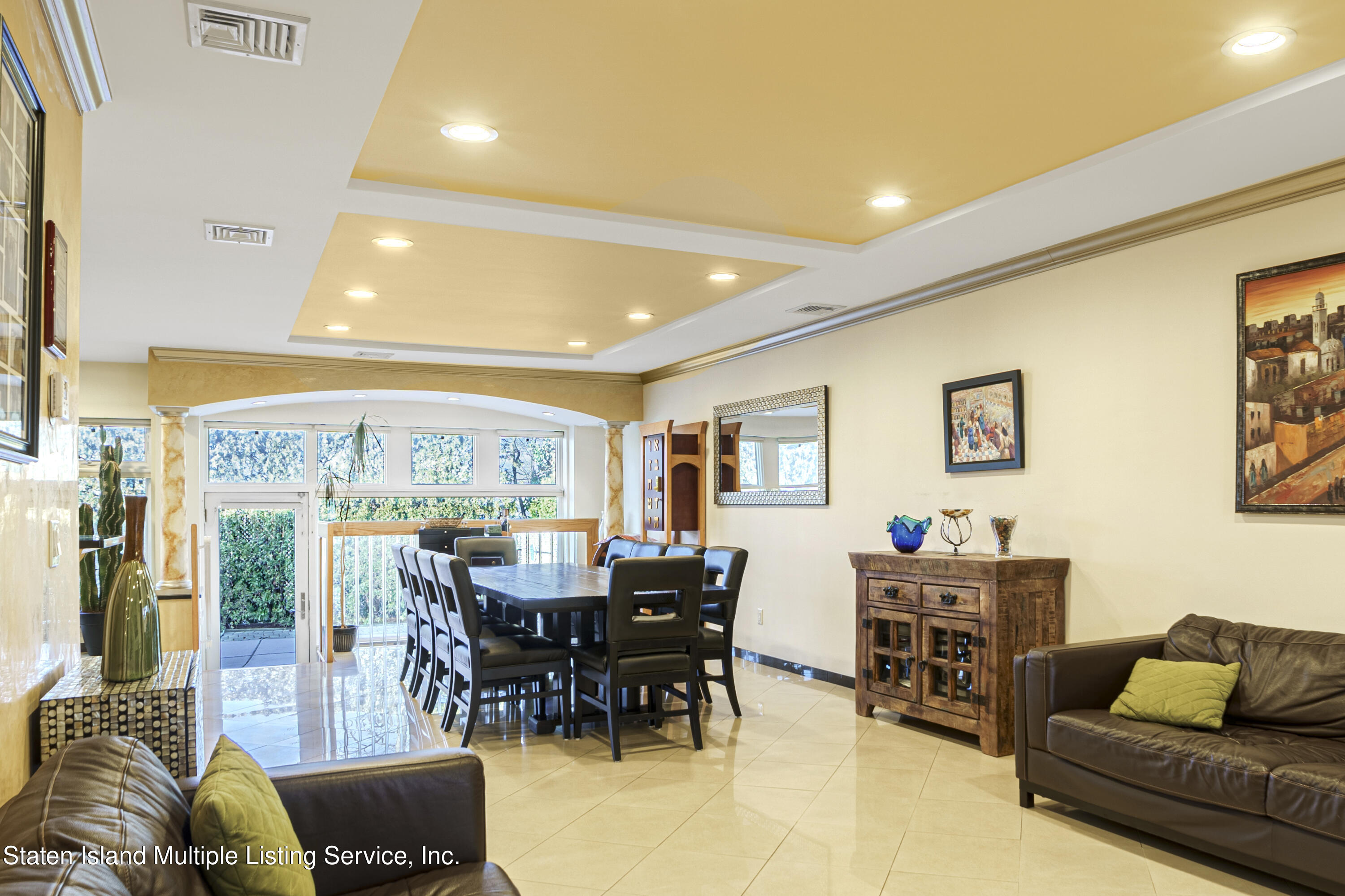 19 Bascom Place Staten Island, NY 10314 - Photo 7 of 54 a view of a dining room with furniture
