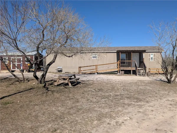 $1,100 | 5729 County Road 308, Orange Grove, TX 78372