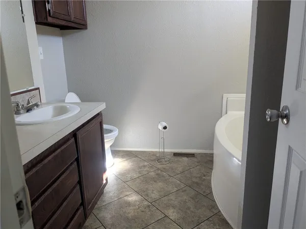 $1,100 | 5729 County Road 308, Orange Grove, TX 78372